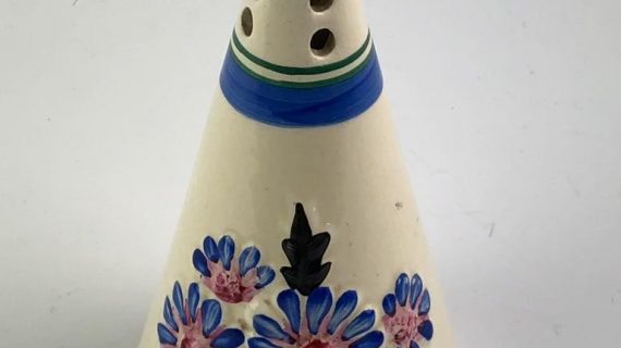 Clarice Cliff Marguerite pattern conical sugar sifter. Art Deco ...