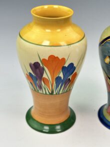 Clarice Cliff CROCUS small shape 14 mei ping vase, 6 Inch (15.5cm). Circa 1932.