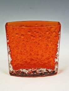 WHITEFRIARS small bow-front nailhead vase in Tango (orange), 11cm high (9685).