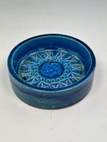 BITOSSI Rimini Blue circular dish, raised sides, 3.5cm high, 12.5cm diameter. Vintage!
