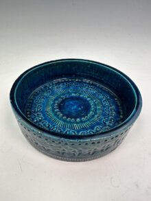 BITOSSI Rimini Blue circular dish, raised sides, 4.5cm high, 15.5cm diameter. Vintage!