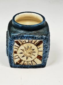 TROIKA marmalade pot by Shirley Wharf (SW) , 9cm. Vintage original, circa 1970s.