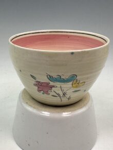 Clarice Cliff BON JOUR (pink) pattern, Lynton (ribbed) sugar bowl, 5.5cm, circa 1935.