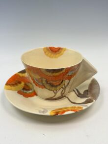 Clarice Cliff RHODANTHE conical tea cup & saucer, 6cms. Circa 1934. Art Deco!