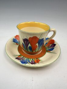 Clarice Cliff CROCUS pattern coffee cup & saucer. Circa late1930s/late '40s.