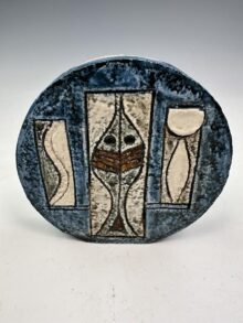 TROIKA POTTERY small wheel vase, abstract fish design, 12cm, by Annette Walters.
