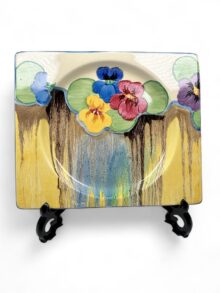 Clarice Cliff PANSIES pattern medium size Biarritz shape plate, 23cm. Circa 1933.