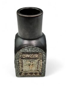 TROIKA spice jar with manganese top, 15cm, by Alison Brigden. Circa 1970s.