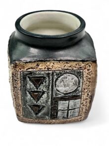 TROIKA marmalade pot by Alison Brigden (AB) , 9cm. Vintage original, circa 1970s.