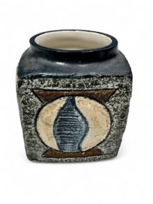 TROIKA marmalade pot by Sue Lowe (SL) , 9cm. Vintage original, circa 1970s.