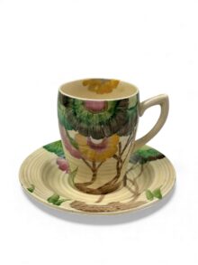 Clarice Cliff AUREA/VISCARIA pattern, Lynton (ribbed) coffee cup, 7.5cm, circa 1934.