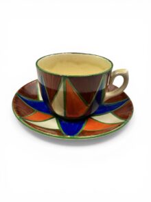 Clarice Cliff Original Bizarre tea cup & saucer, circa 1928. Saucer 14cm, cup 6cm.