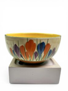 Clarice Cliff CROCUS, Holborn shape, small size (8cm high) bowl. Circa 1930.