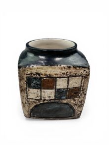 Troika marmalade pot with black glazed top, 9cm, by Sally Bart. Vintage, 1970s.