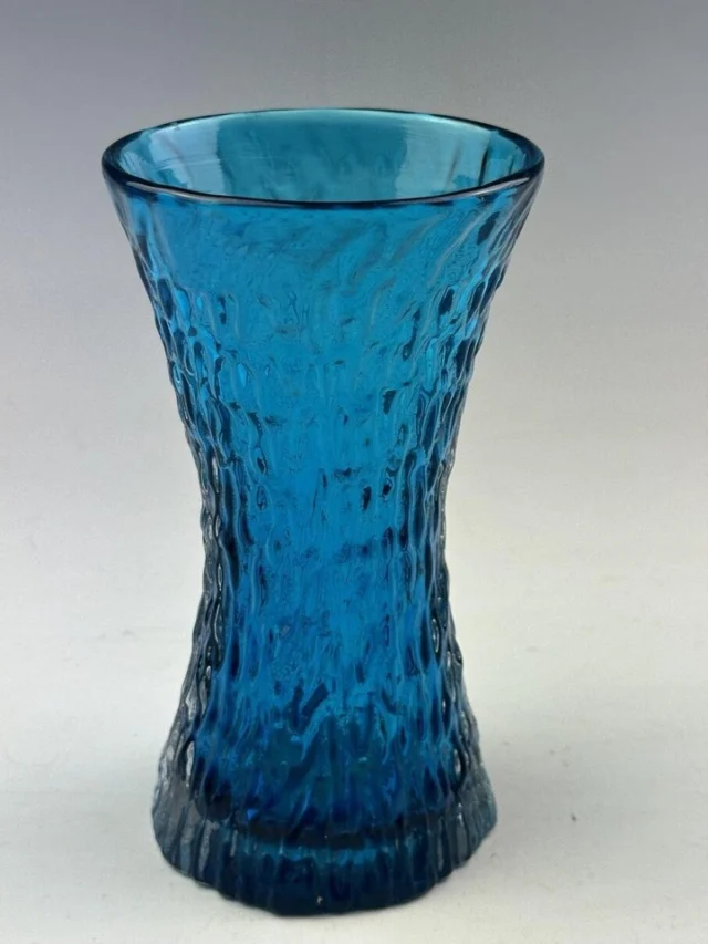 New! WHITEFRIARS kingfisher blue waisted Hourglass vase (9836), 15cm. Circa 1970s.... was just added to eBay. Check it out! #eBay #eBaySeller #whitefriarsglass #decojoe
https://www.ebay.co.uk/itm/306278415057?mkcid=16&mkevt=1&ssspo=yTOGbJYuQxK&ssuid=yTOGbJYuQxK&media=IG&mkrid=711-127632-2357-0&widget_ver=freya&sssrc=4256139&jobId=2dc8fe0f-71be-4c46-bda7-b4bcb1d321d3