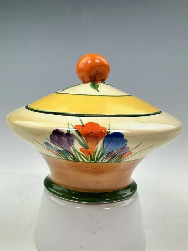 New! Clarice Cliff Crocus shape 339 covered powder bowl (puff box), circa 1932. Ra... was just added to eBay. Check it out! #eBay #eBaySeller #claricecliff #claricecliffpottery #claricecliffcrocus #decojoe

https://ebay.us/m/bKryVw