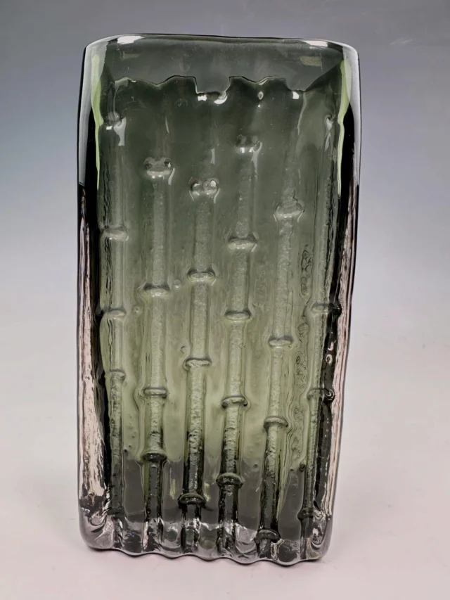 New item of Whitefriars glass just listed on our website and on our eBay and Etsy stores.

🏷 FOR SALE ➡️ via our website at www.decojoe.co.uk (link in bio).

Worldwide shipping available. We accept credit/debit cards, PayPal and Klarna Pay-in-3 also available via our web site.

Please DM if any questions or requests. Enjoy 😊

#whitefriars #whitefriarsglass #midcentury #midcenturymodern #midcenturyglass #midcenturyglasscollector #whitefriarspineconevase #decojoe