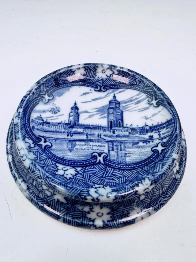New item of 1930s Maling pottery listed on our website and on our eBay and Etsy stores.
🏷 FOR SALE ➡️ via our website at www.decojoe.co.uk (link in bio).
Worldwide shipping available. We accept credit/debit cards, PayPal and Klarna Pay-in-3 also available via our web site.
Please DM if any questions or requests. Enjoy 😊
#maling #malingpottery #malingcollector #artdeco #artdecocollector #vintage #vintgekitchenware #kitchenalia #artdecohome #vintagecollector #decojoe