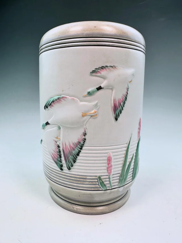New item of 1930s Maling pottery listed on our website and on our eBay and Etsy stores.
🏷 FOR SALE ➡️ via our website at www.decojoe.co.uk (link in bio).
Worldwide shipping available. We accept credit/debit cards, PayPal and Klarna Pay-in-3 also available via our web site.
Please DM if any questions or requests. Enjoy 😊
#maling #malingpottery #malingcollector #artdeco #artdecocollector #vintage #vintgekitchenware #kitchenalia #artdecohome #vintagecollector #decojoe
