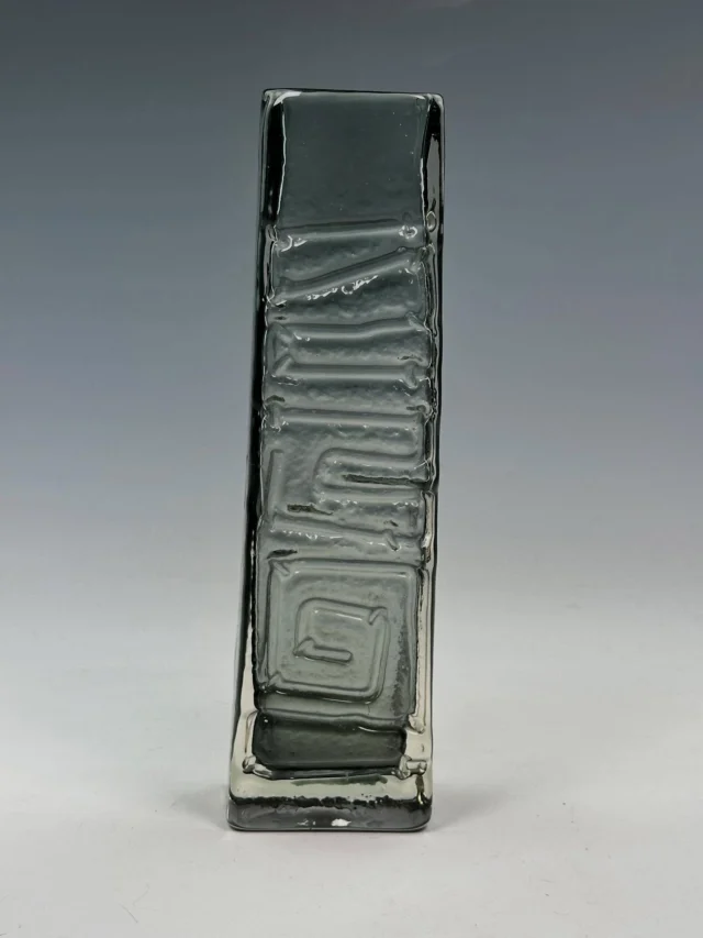 New item of Whitefriars glass just listed on our website and on our eBay and Etsy stores.

🏷 FOR SALE ➡️ via our website at www.decojoe.co.uk (link in bio).

Worldwide shipping available. We accept credit/debit cards, PayPal and Klarna Pay-in-3 also available via our web site.

Please DM if any questions or requests. Enjoy 😊

#whitefriars #whitefriarsglass #midcentury #midcenturymodern #midcenturyglass #midcenturyglasscollector #whitefriarspineconevase #decojoe